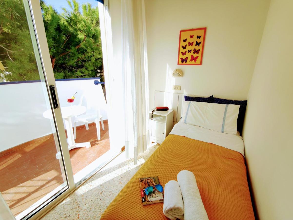 Hotel Adria B&B Misano Adriatico Exterior foto