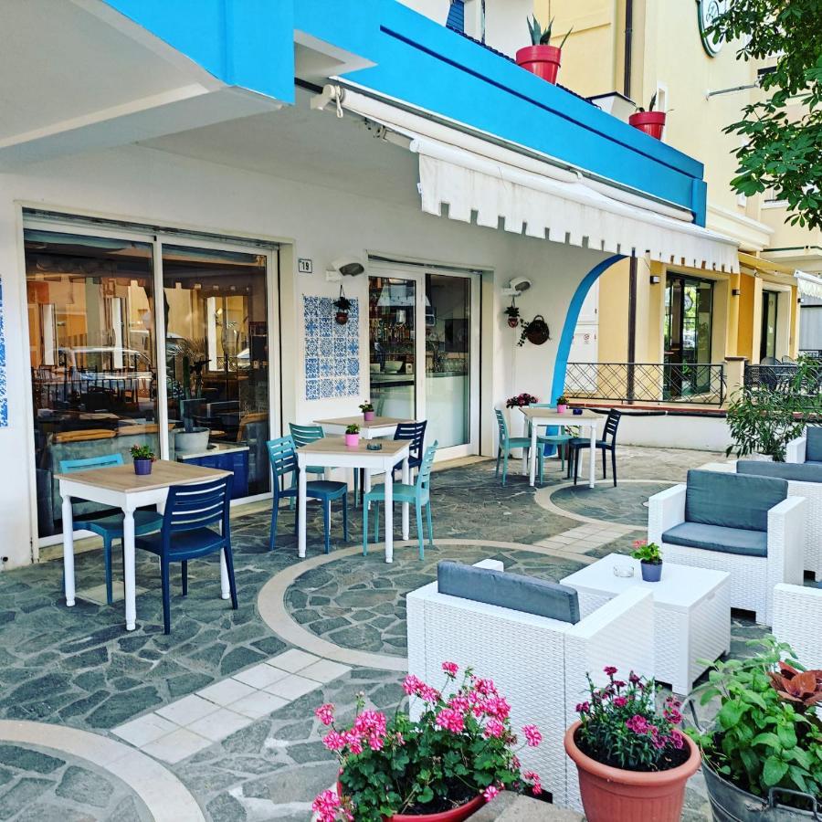 Hotel Adria B&B Misano Adriatico Exterior foto